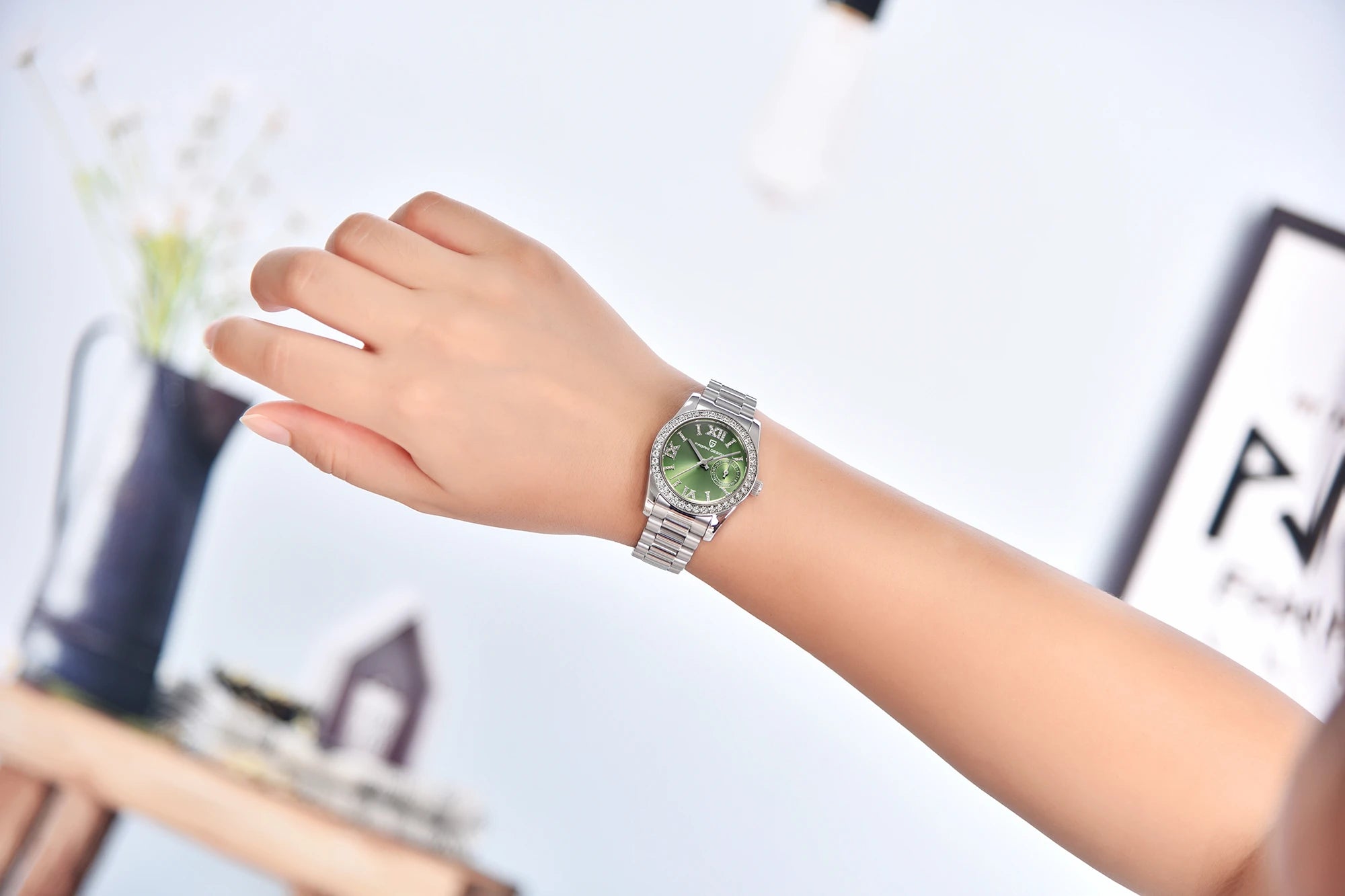 Sapphire Crystal Roman Dial Fashion Watch