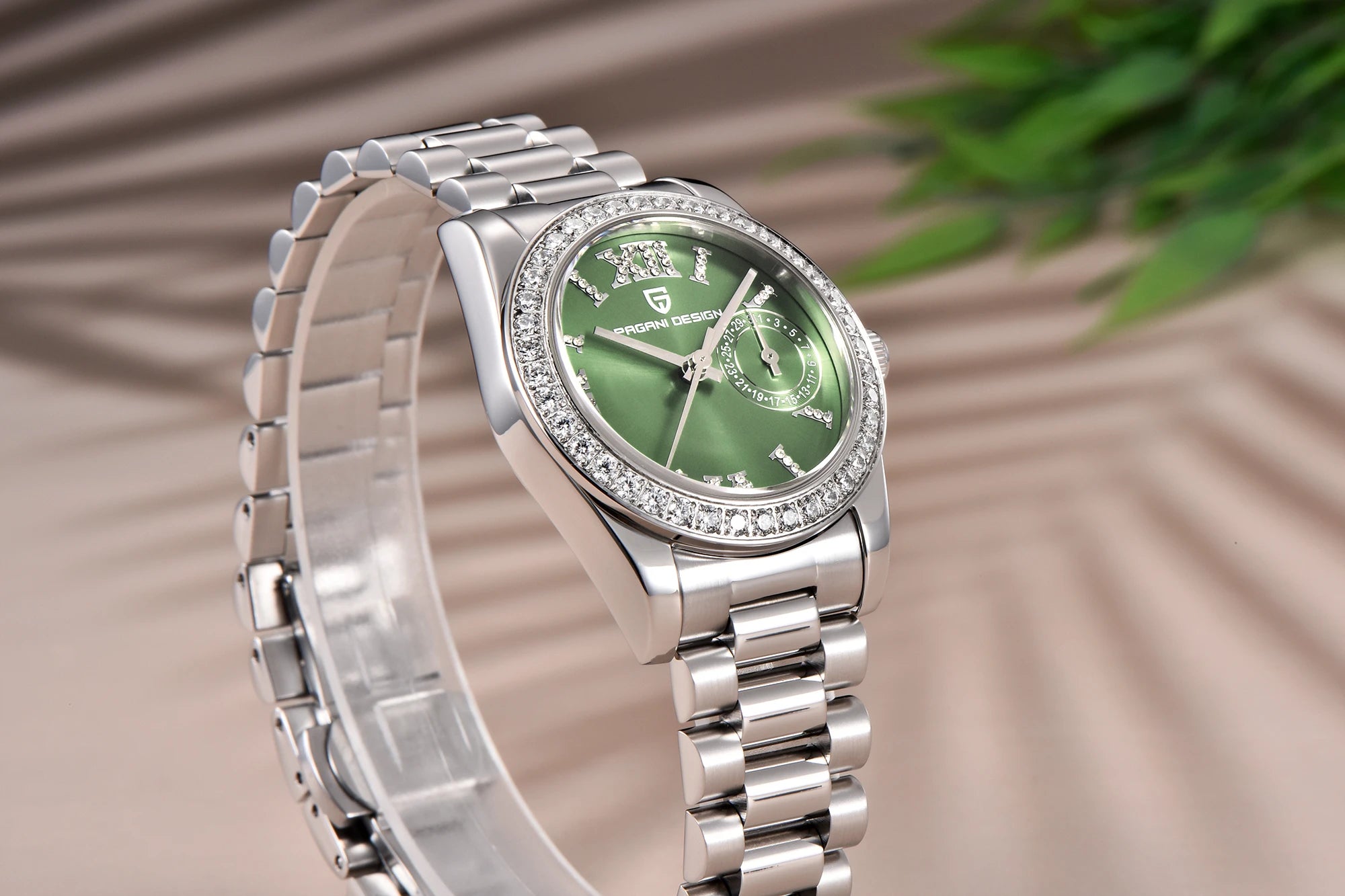 Sapphire Crystal Roman Dial Fashion Watch