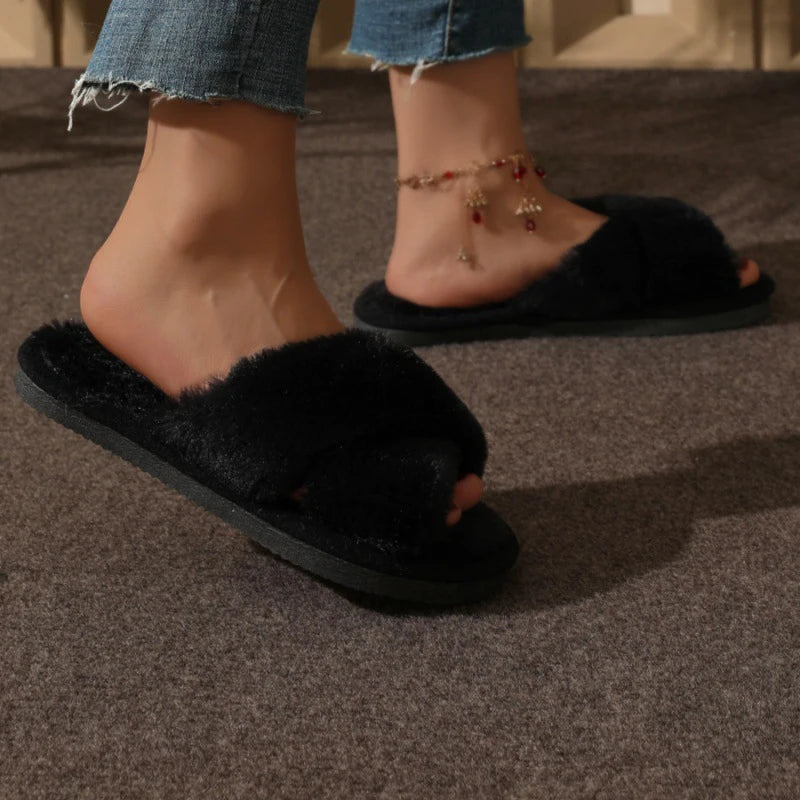 Cozy Modern Slippers – Stylish & Comfortable Indoor Footwear