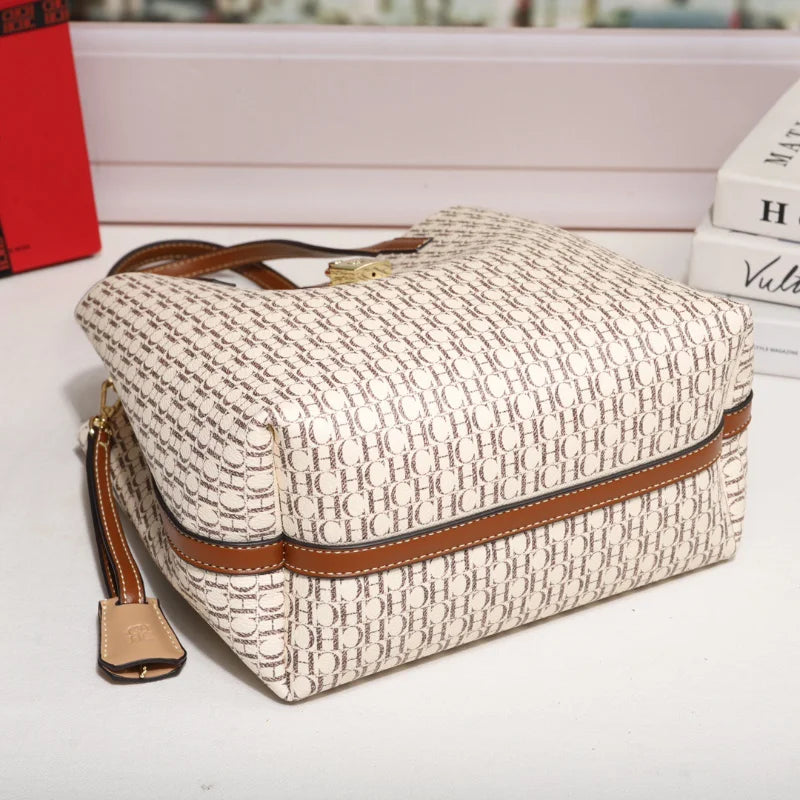 Sophisticated Tote Bag – Modern Minimalist Style