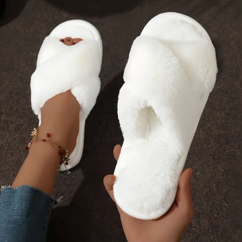Cozy Modern Slippers – Stylish & Comfortable Indoor Footwear